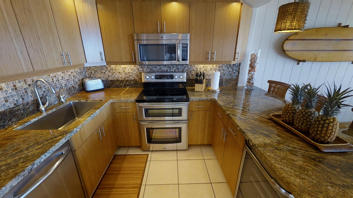 Full kitchen at Maui Sands Unit 4B