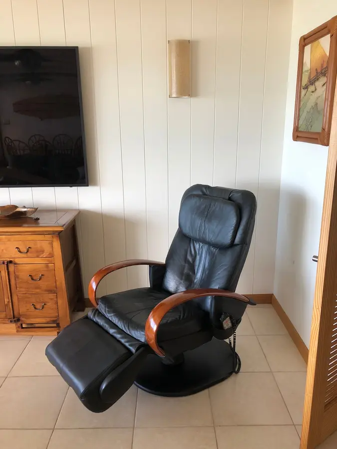Spin the footrest around to massage your calves.